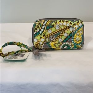 ✨ Vera Bradley All In One Wristlet Lemon Parfait